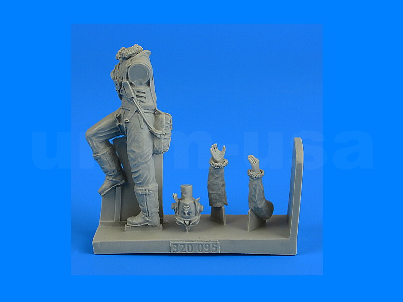 AB320095 RAF Fighter Pilot WWII 1/32